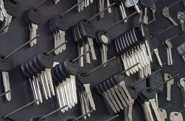 Keys for cutting on a wall