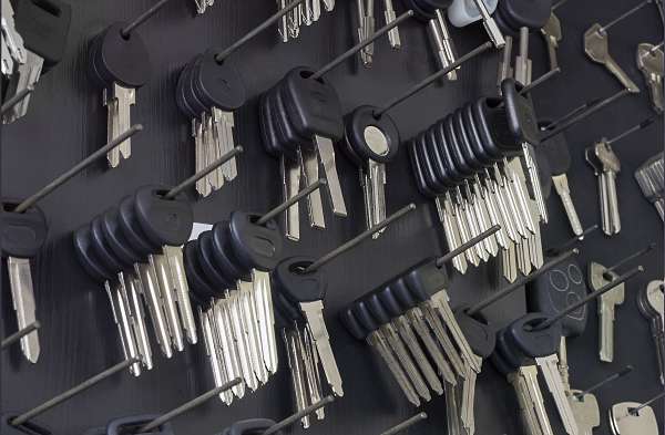 Keys for cutting on a wall Keys for cutting on a wall